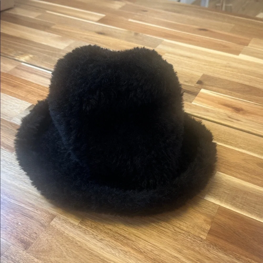 Fuzzy Black Hat Women’s